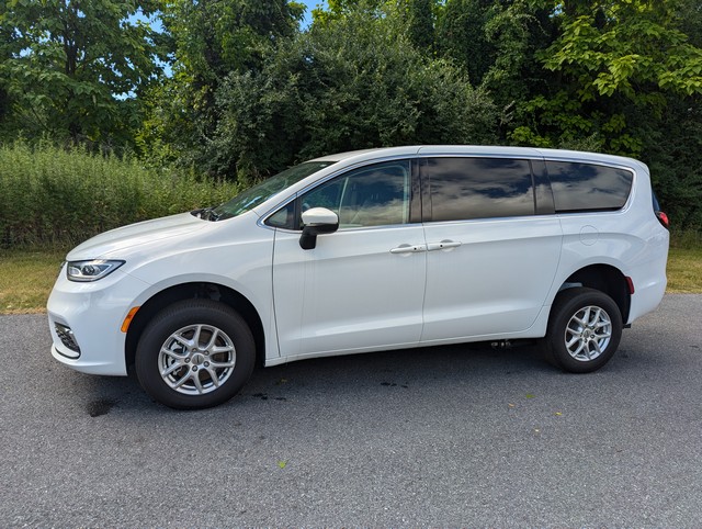 2024 Chrysler Pacifica (Rear Wheel Ramp)