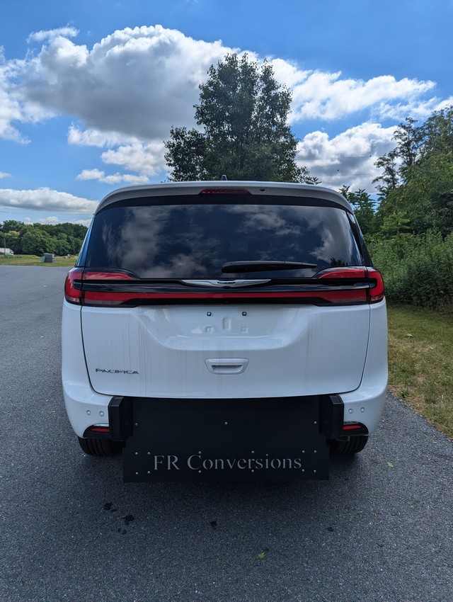 2024 Chrysler Pacifica (Rear Wheel Ramp)