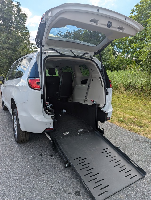 2024 Chrysler Pacifica (Rear Wheel Ramp)